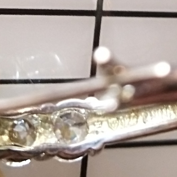 Gorgeous synthetic diamond sterling silver hoops - Picture 4 of 4